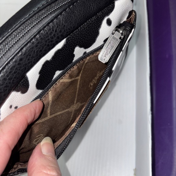 WRANGLER COW PRINT FANNY PACK - BRAND NEW W/ DUST COVER - Picture 4 of 8